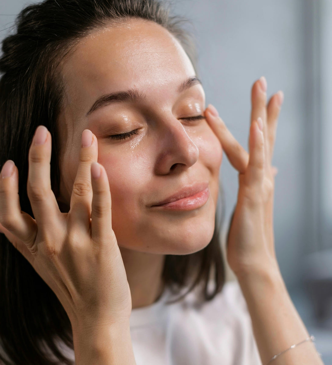 I benefici del massaggio viso: un gesto semplice che fa la differenza